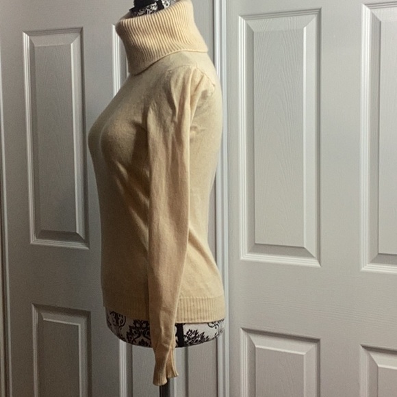 Robert Maynard Vintage Cashmere Cream Turtleneck Sweater S ? READ - Picture 3 of 5